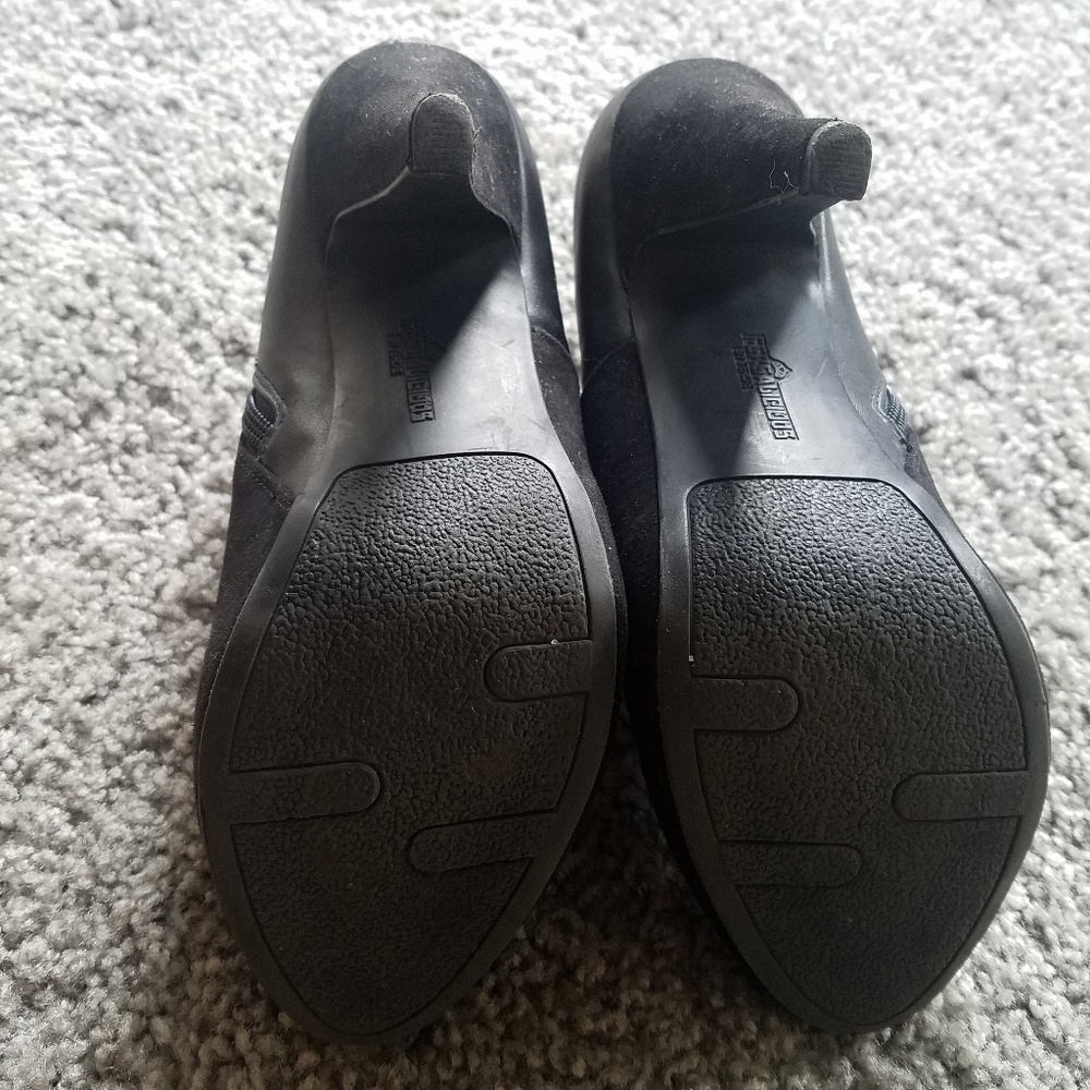 Fergalicious Black Leather and Suede Booties, size - Picture 3 of 4